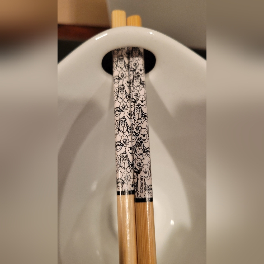 Winnie the Pooh Noodle Bowl W/ Chopsticks. NWOT - Picture 5 of 6